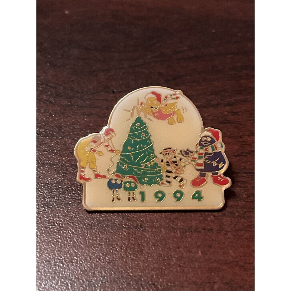 1994 McDonald’s Mascot Gang Christmas Tree Holiday Ronald Employee Lapel Hat Pin